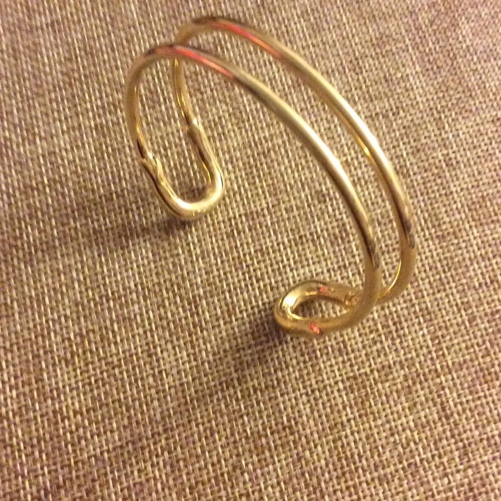 NEW Goldtone Rounded Bangle Bracelet - Picture 3 of 5